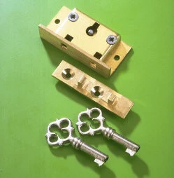 1 1/2'' Box Showcase Lock 14B