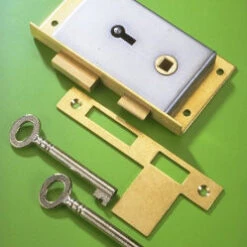 3 1/2'' Wardrobe Lock 90